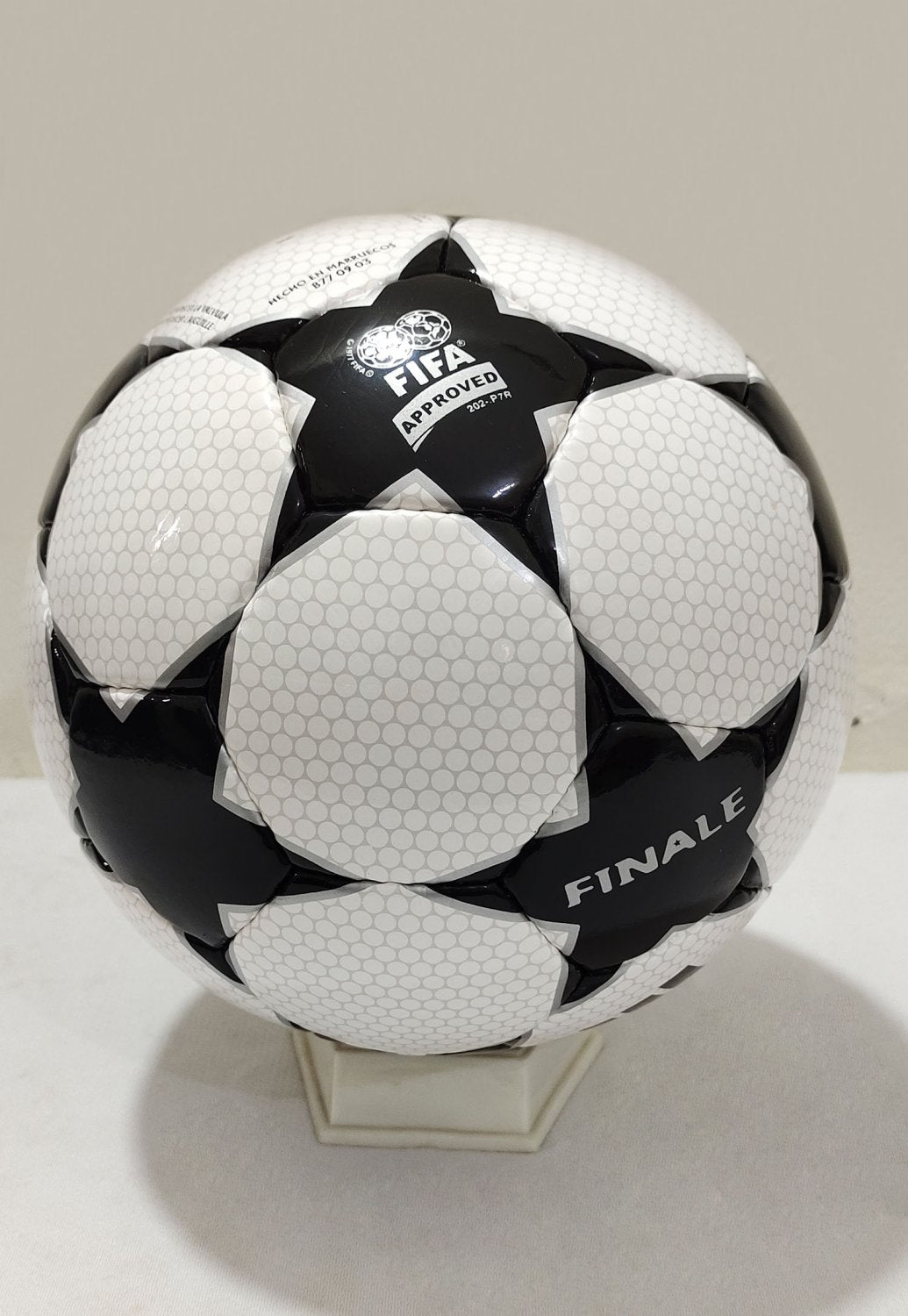 ADIDAS CHAMPIONS BLACK STAR FINALE BALL OFFICIAL MATCH BALL FIFA 2003⚽🏆🏈